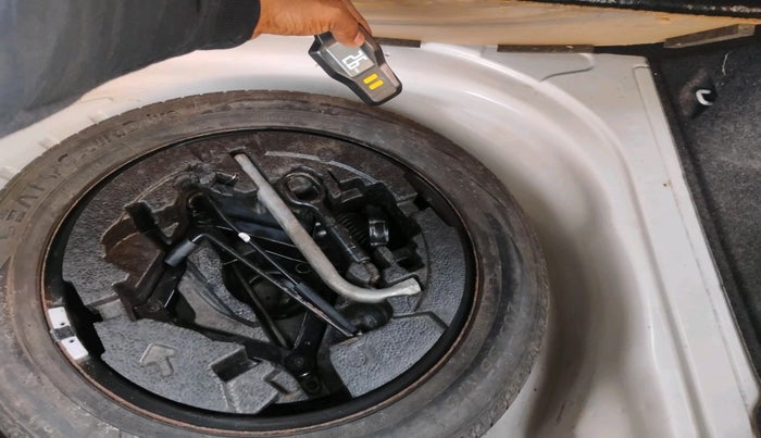 2014 Skoda Octavia ELEGANCE 2.0 TDI AT, Diesel, Automatic, 1,26,459 km, tyre