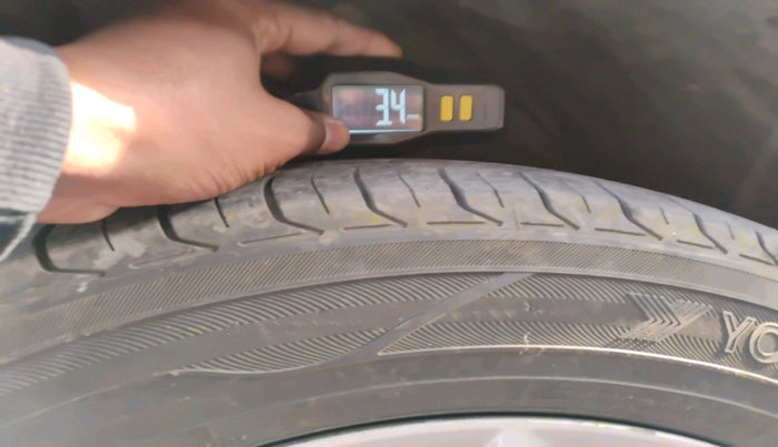 2014 Skoda Octavia ELEGANCE 2.0 TDI AT, Diesel, Automatic, 1,26,459 km, tyre