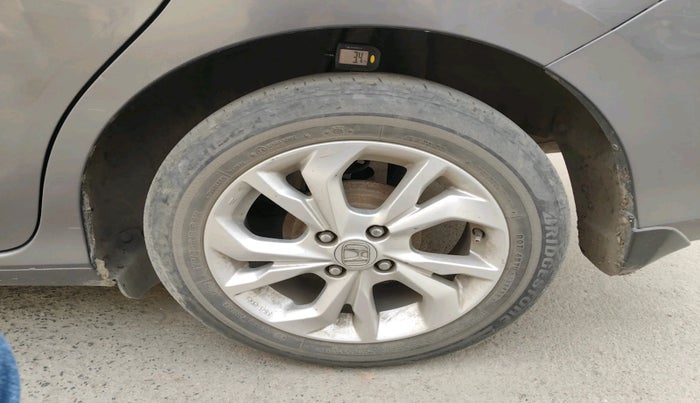 2019 Honda Amaze 1.5L I-DTEC VX CVT, Diesel, Automatic, 1,21,095 km, tyre