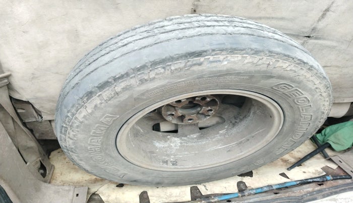 2010 Mahindra Xylo E8, Diesel, Manual, 4,05,248 km, tyre