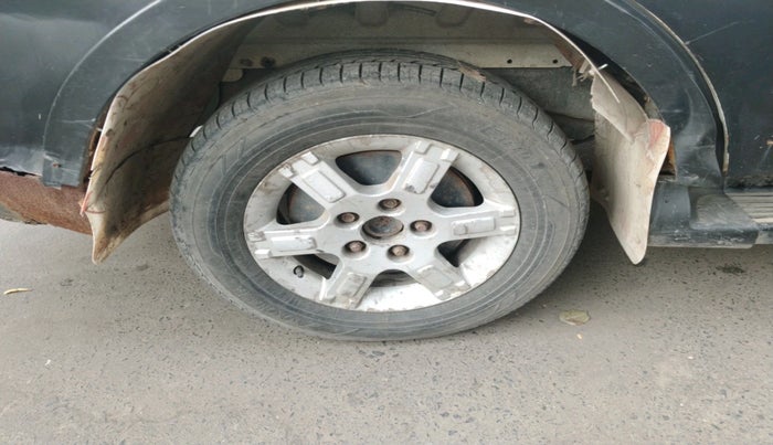 2010 Mahindra Xylo E8, Diesel, Manual, 4,05,248 km, tyre