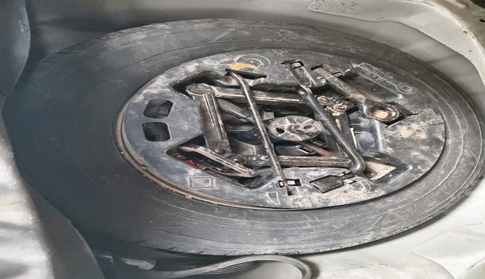 2011 Hyundai i10 SPORTZ 1.2, Petrol, Manual, 1,06,075 km, tyre