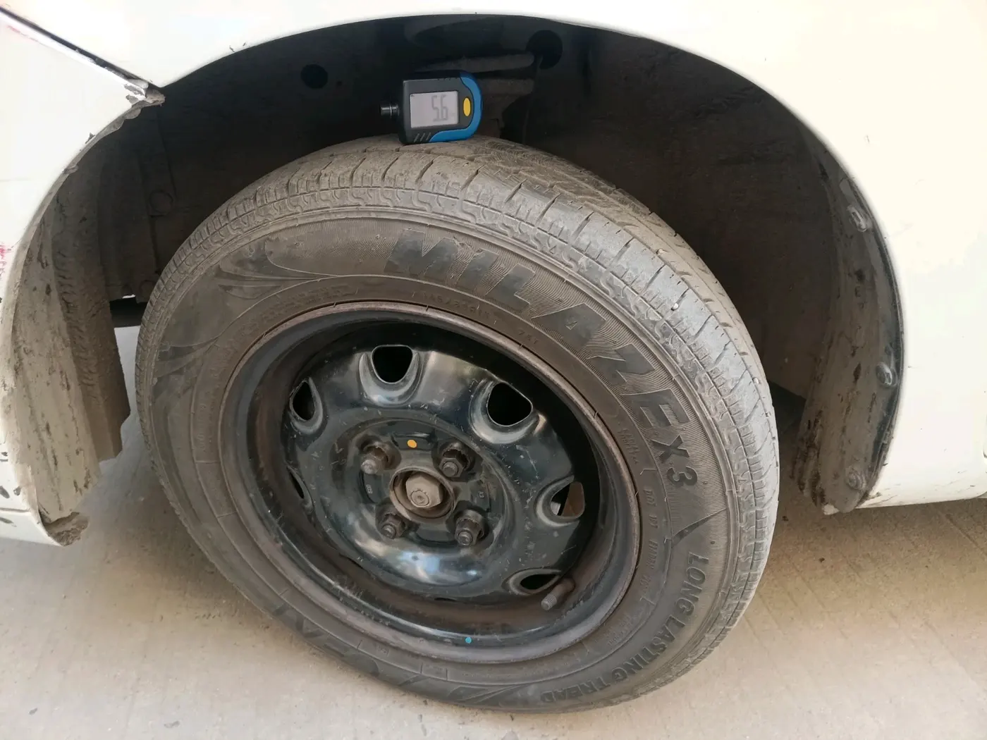2012 Maruti Wagon R 1.0 LXI CNG, CNG, Manual, 2,08,300 km, tyre