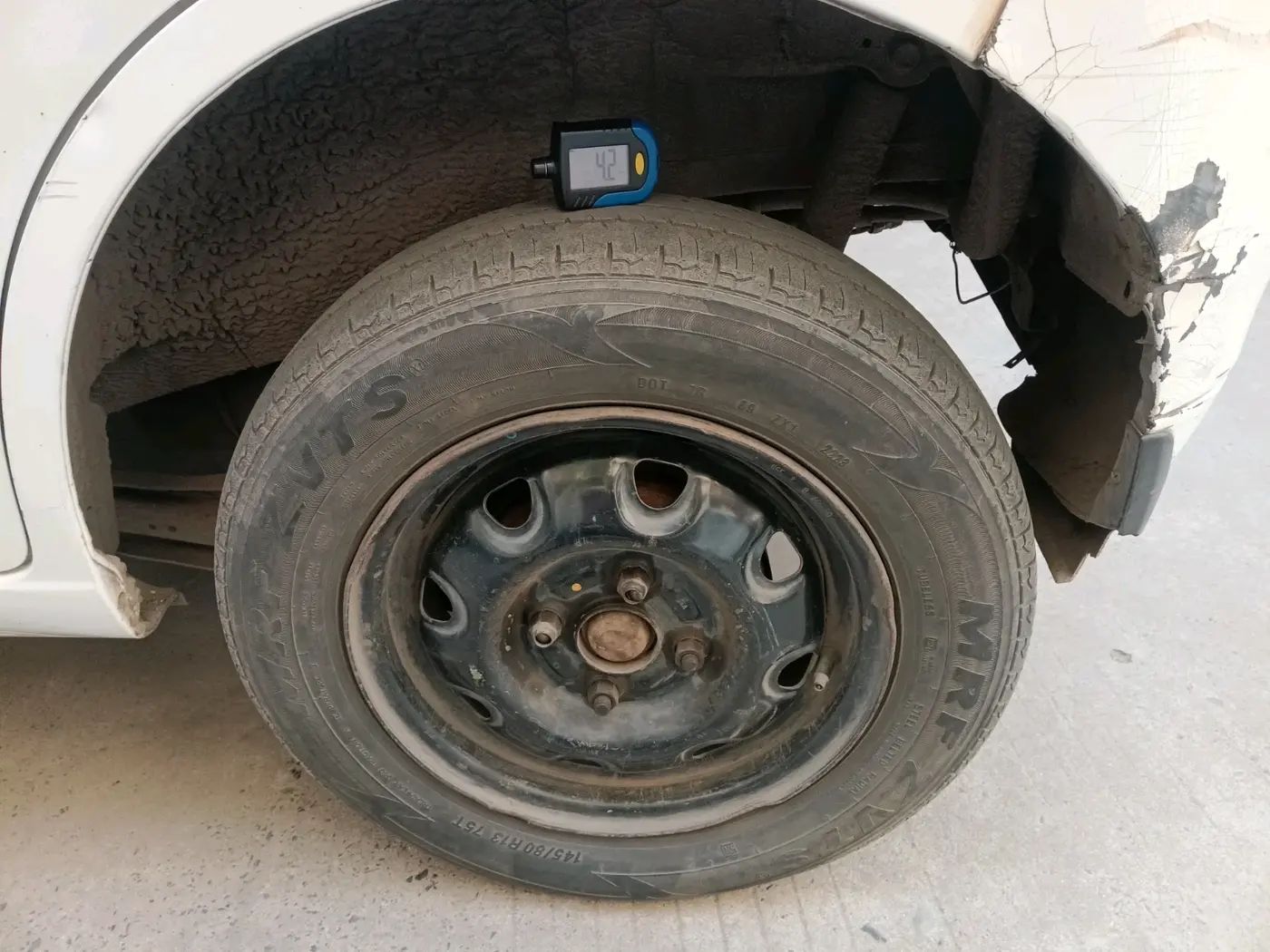 2012 Maruti Wagon R 1.0 LXI CNG, CNG, Manual, 2,08,300 km, tyre