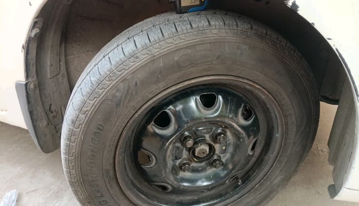 2012 Maruti Wagon R 1.0 LXI CNG, CNG, Manual, 2,08,300 km, tyre