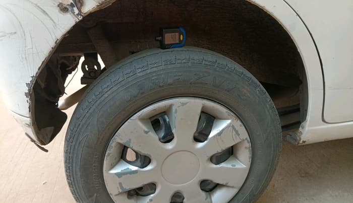 2012 Maruti Wagon R 1.0 LXI CNG, CNG, Manual, 2,08,300 km, tyre