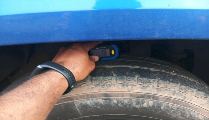 2016 Mahindra TUV300 T8 AMT, Diesel, Automatic, 1,02,801 km, tyre