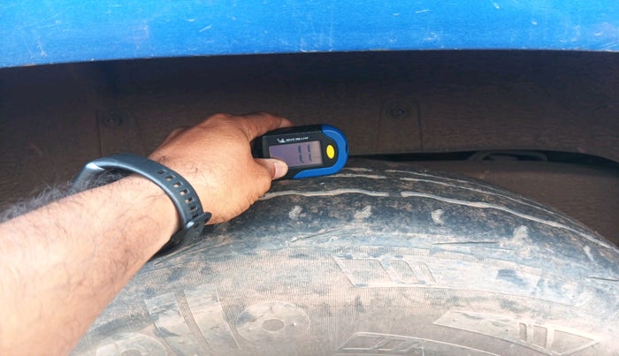 2016 Mahindra TUV300 T8 AMT, Diesel, Automatic, 1,02,801 km, tyre