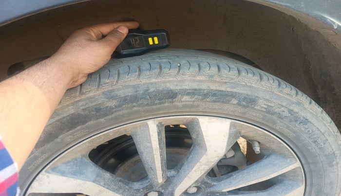 2019 Mahindra XUV300 W8 (O) 1.5 DIESEL, Diesel, Manual, 44,034 km, tyre