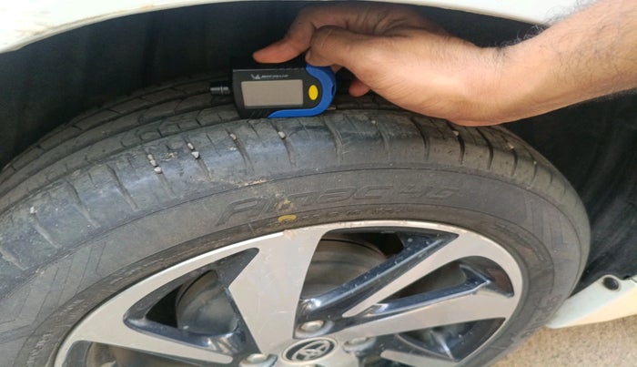 2024 Toyota Glanza V AMT, Petrol, Automatic, 8,686 km, tyre