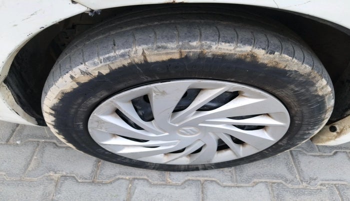 2013 Maruti Ertiga VXI CNG, Petrol, Manual, 2,98,033 km, tyre