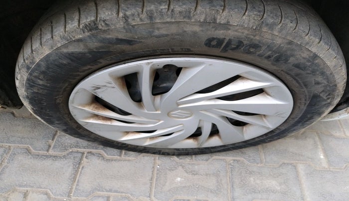 2013 Maruti Ertiga VXI CNG, Petrol, Manual, 2,98,033 km, tyre