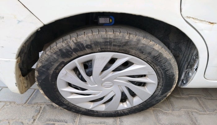 2013 Maruti Ertiga VXI CNG, Petrol, Manual, 2,98,033 km, tyre