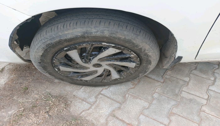 2019 Maruti Ertiga LXI SHVS, Petrol, Manual, 1,73,870 km, tyre