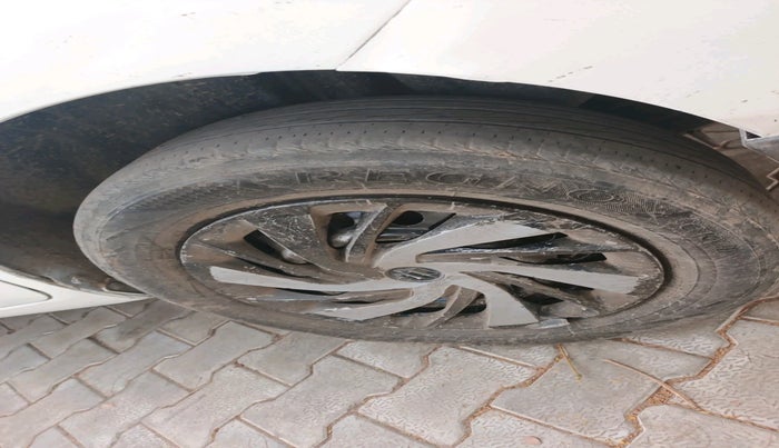 2019 Maruti Ertiga LXI SHVS, Petrol, Manual, 1,73,870 km, tyre