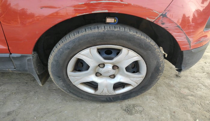 2015 Ford Ecosport AMBIENTE 1.5L DIESEL, Diesel, Manual, 1,15,001 km, tyre