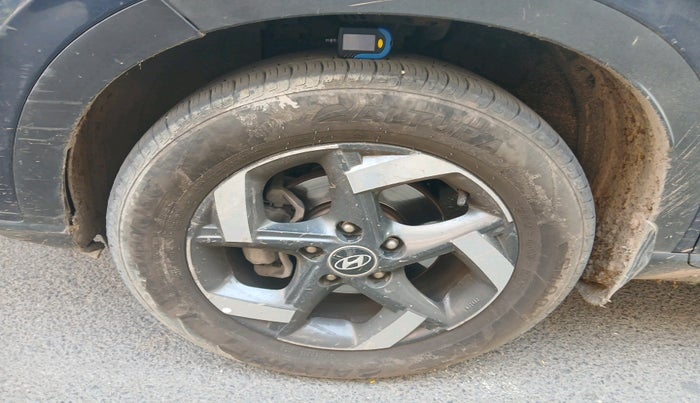 2020 Hyundai VENUE SX 1.5 CRDI, Diesel, Manual, 1,44,723 km, tyre