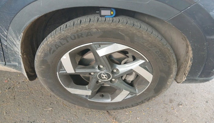 2020 Hyundai VENUE SX 1.5 CRDI, Diesel, Manual, 1,44,723 km, tyre