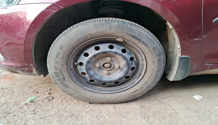 2015 Maruti Swift Dzire VXI, Petrol, Manual, 31,678 km, tyre