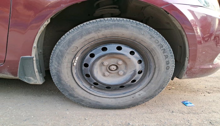 2015 Maruti Swift Dzire VXI, Petrol, Manual, 31,678 km, tyre