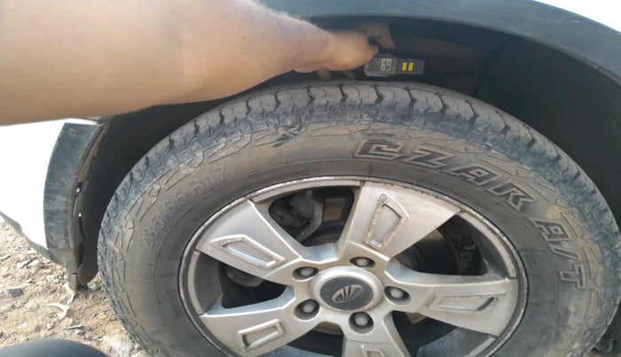 2013 Mahindra XUV500 W8, Diesel, Manual, 84,342 km, tyre