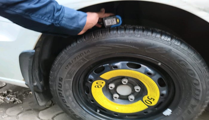 2015 Volkswagen Vento HIGHLINE 1.2 TSI, Petrol, Manual, 44,839 km, tyre