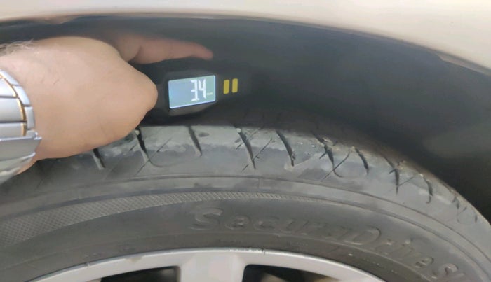 2010 Maruti SX4 ZXI, Petrol, Manual, 1,96,549 km, tyre