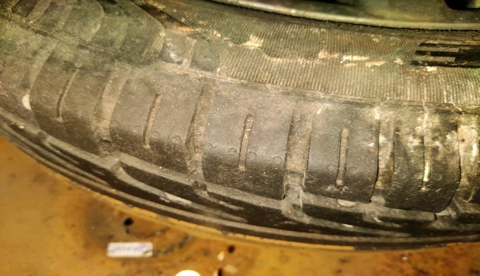 2010 Maruti SX4 ZXI, Petrol, Manual, 1,96,549 km, tyre