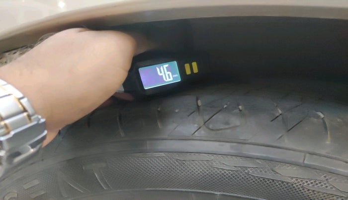 2010 Maruti SX4 ZXI, Petrol, Manual, 1,96,549 km, tyre