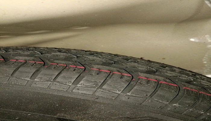 2015 Maruti Swift Dzire VXI, Petrol, Manual, 31,603 km, tyre