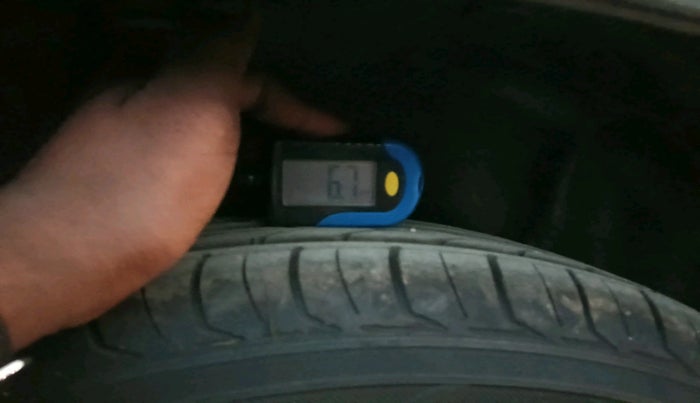 2015 Maruti Swift Dzire VXI, Petrol, Manual, 31,603 km, tyre