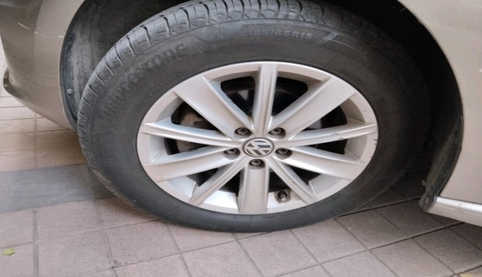 2016 Volkswagen Vento HIGHLINE 1.6 MPI, Petrol, Manual, 43,202 km, tyre