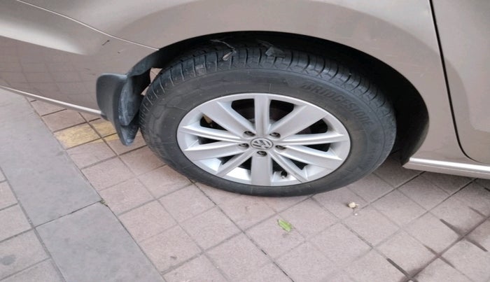 2016 Volkswagen Vento HIGHLINE 1.6 MPI, Petrol, Manual, 43,202 km, tyre