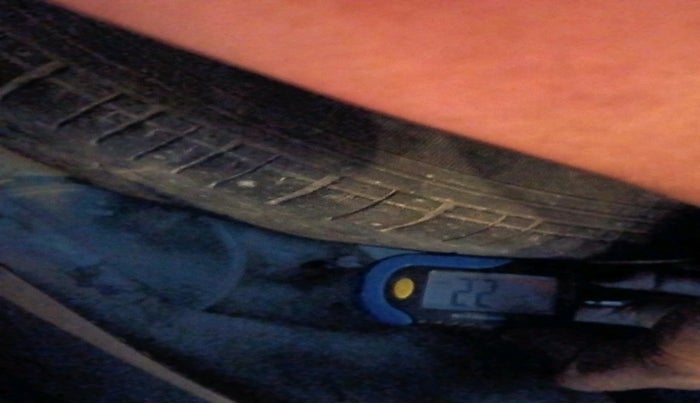 2011 Maruti Zen Estilo LXI, Petrol, Manual, 49,394 km, tyre