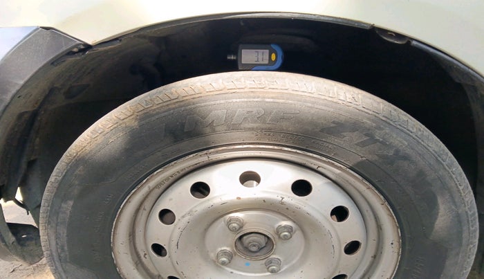 2014 Maruti Swift LXI, Petrol, Manual, 1,32,311 km, tyre