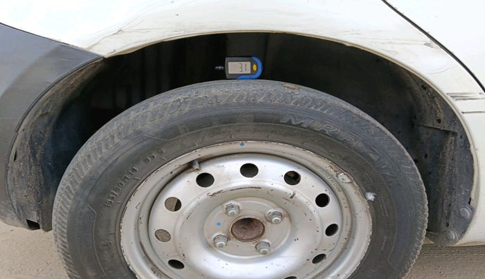 2014 Maruti Swift LXI, Petrol, Manual, 1,32,311 km, tyre