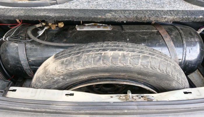 2014 Maruti Swift LXI, Petrol, Manual, 1,32,311 km, tyre