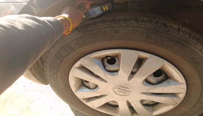 2016 Maruti Swift LXI (O), Petrol, Manual, 73,578 km, tyre