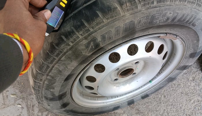 2016 Maruti Swift LXI (O), Petrol, Manual, 73,578 km, tyre