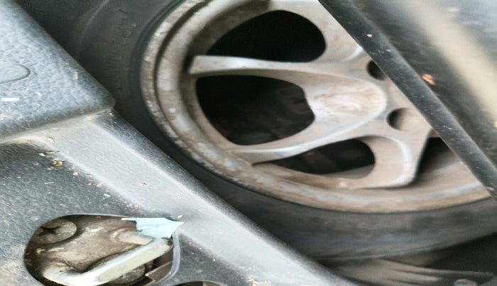 2013 Maruti Wagon R 1.0 LXI CNG, CNG, Manual, 89,500 km, tyre