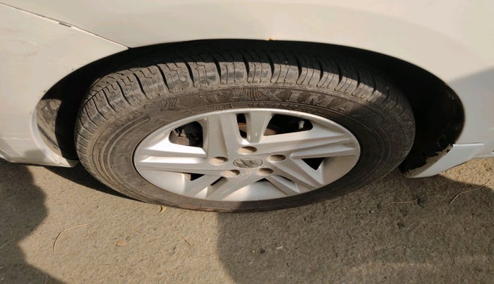 2014 Maruti Ertiga VXI, Petrol, Manual, 90,333 km, tyre