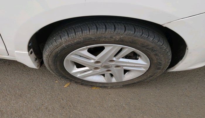 2014 Maruti Ertiga VXI, Petrol, Manual, 90,333 km, tyre