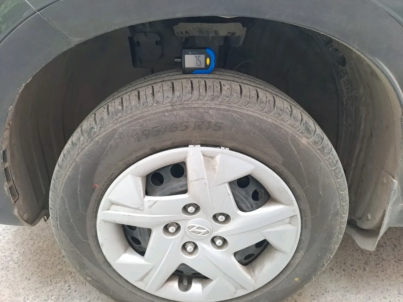 2020 Hyundai VENUE S 1.2, Petrol, Manual, 1,07,000 km, tyre