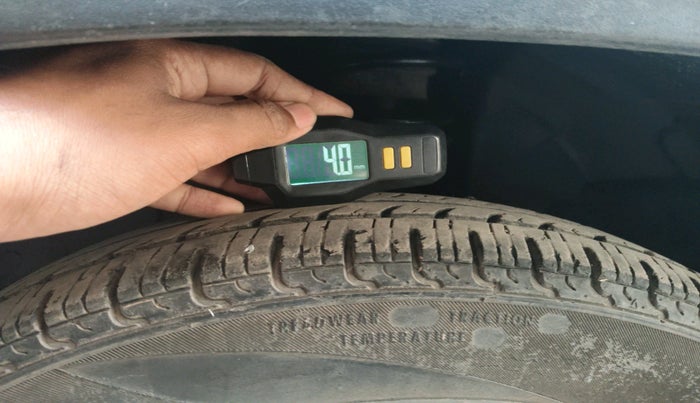 2016 Renault Kwid RXT 1.0 AMT, Petrol, Automatic, 23,197 km, tyre