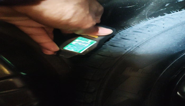 2016 Renault Kwid RXT 1.0 AMT, Petrol, Automatic, 23,197 km, tyre