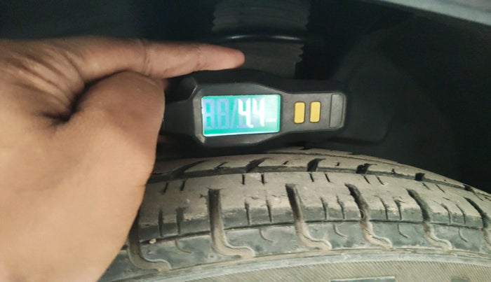 2016 Renault Kwid RXT 1.0 AMT, Petrol, Automatic, 23,197 km, tyre