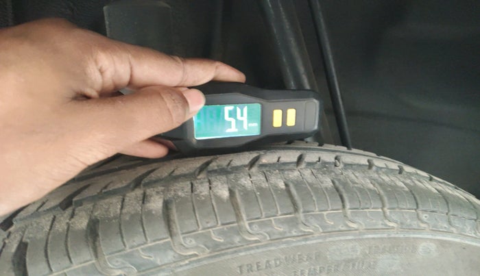 2016 Renault Kwid RXT 1.0 AMT, Petrol, Automatic, 23,197 km, tyre