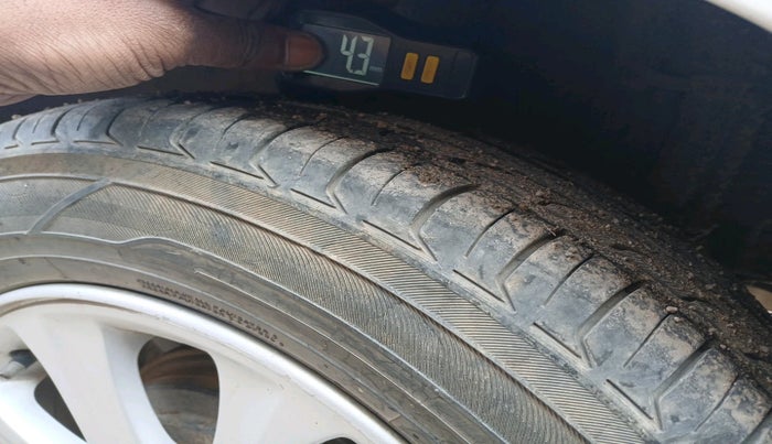 2015 Hyundai Grand i10 ASTA 1.1 CRDI, Diesel, Manual, 50,978 km, tyre