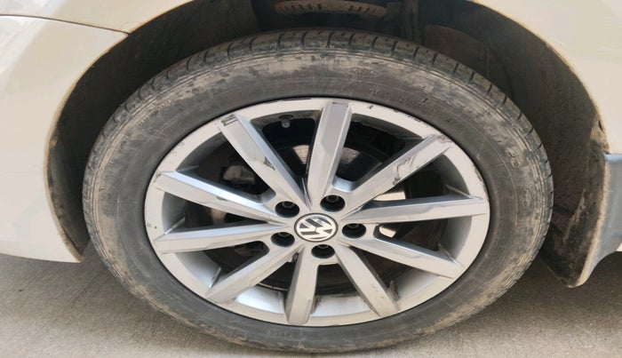 2019 Volkswagen Vento HIGHLINE PLUS 1.5 AT 16 ALLOY, Diesel, Automatic, 25,099 km, tyre