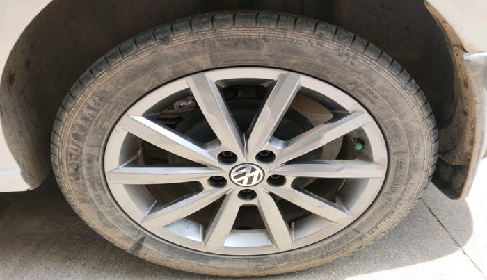 2019 Volkswagen Vento HIGHLINE PLUS 1.5 AT 16 ALLOY, Diesel, Automatic, 25,099 km, tyre